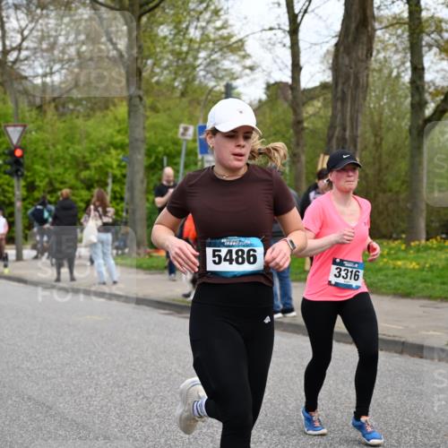 12.04.2026 - 45. Internationalen Wilhelmsburger Insellauf J. Mangold http://msf.ph/oto/9512267 12.04.2026 13:05:32 Ziel 3025, 3030, 5476, 4105, 3934, 5597, 5249, 5263, 5414, 4126, 3782, 3164, 4452, 4775, 5486, 4619, 3316, 4219, 5848, 5848, 2922, 3032, 3032, 4391, 5323, 4432, 4236, 5677, 4507, 4638, 4010, 4011, 5719, 4092 meine-sportfotos.de