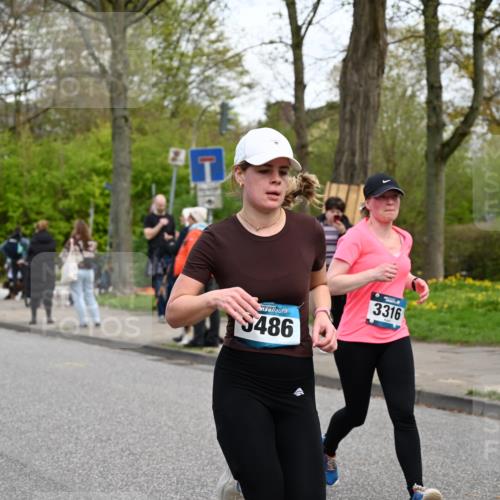 12.04.2026 - 45. Internationalen Wilhelmsburger Insellauf J. Mangold http://msf.ph/oto/9512268 12.04.2026 13:05:32 Ziel 3025, 3030, 5476, 4105, 3934, 5597, 5249, 5263, 5414, 4126, 3782, 3164, 4452, 4775, 5486, 4619, 3316, 4219, 5848, 5848, 2922, 3032, 3032, 4391, 5323, 4432, 4236, 5677, 4507, 4638, 4010, 4011, 5719, 4092 meine-sportfotos.de