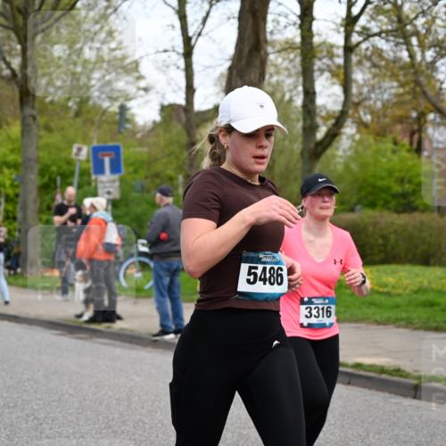 12.04.2026 - 45. Internationalen Wilhelmsburger Insellauf J. Mangold http://msf.ph/oto/9512270 12.04.2026 13:05:32 Ziel 3025, 3030, 5476, 4105, 3934, 5597, 5249, 5263, 5414, 4126, 3782, 3164, 4452, 4775, 5486, 4619, 3316, 4219, 5848, 5848, 2922, 3032, 3032, 4391, 5323, 4432, 4236, 5677, 4507, 4638, 4010, 4011, 5719, 4092 meine-sportfotos.de
