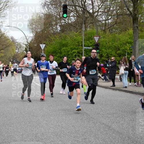 12.04.2026 - 45. Internationalen Wilhelmsburger Insellauf J. Mangold http://msf.ph/oto/9512326 12.04.2026 13:05:45 Ziel 4126, 3782, 3164, 4452, 4775, 5486, 4619, 3316, 4219, 5848, 2922, 3032, 4391, 5323, 4432, 4236, 5677, 4507, 4638, 4010, 4011, 5719, 4092, 4819, 5588, 2335, 4819, 5588, 2335, 4897, 2584, 3591, 5859, 4657, 4006, 5218, 4133, 3264, 4091, 3278, 3877, 3943, 3804 meine-sportfotos.de