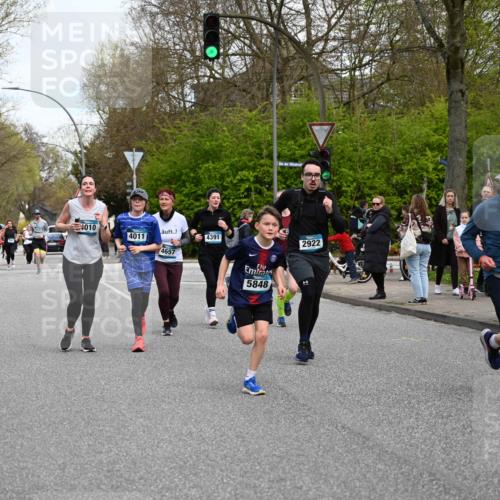 12.04.2026 - 45. Internationalen Wilhelmsburger Insellauf J. Mangold http://msf.ph/oto/9512327 12.04.2026 13:05:45 Ziel 4126, 3782, 3164, 4452, 4775, 5486, 4619, 3316, 4219, 5848, 2922, 3032, 4391, 5323, 4432, 4236, 5677, 4507, 4638, 4010, 4011, 5719, 4092, 4819, 5588, 2335, 4819, 5588, 2335, 4897, 2584, 3591, 5859, 4657, 4006, 5218, 4133, 3264, 4091, 3278, 3877, 3943, 3804 meine-sportfotos.de
