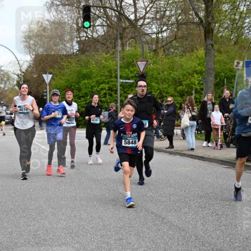 12.04.2026 - 45. Internationalen Wilhelmsburger Insellauf J. Mangold http://msf.ph/oto/9512330 12.04.2026 13:05:45 Ziel 4126, 3782, 3164, 4452, 4775, 5486, 4619, 3316, 4219, 5848, 2922, 3032, 4391, 5323, 4432, 4236, 5677, 4507, 4638, 4010, 4011, 5719, 4092, 4819, 5588, 2335, 4819, 5588, 2335, 4897, 2584, 3591, 5859, 4657, 4006, 5218, 4133, 3264, 4091, 3278, 3877, 3943, 3804 meine-sportfotos.de