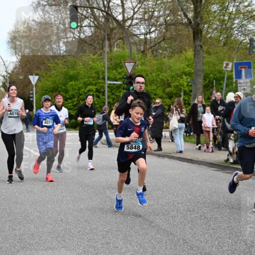 12.04.2026 - 45. Internationalen Wilhelmsburger Insellauf J. Mangold http://msf.ph/oto/9512332 12.04.2026 13:05:45 Ziel 4126, 3782, 3164, 4452, 4775, 5486, 4619, 3316, 4219, 5848, 2922, 3032, 4391, 5323, 4432, 4236, 5677, 4507, 4638, 4010, 4011, 5719, 4092, 4819, 5588, 2335, 4819, 5588, 2335, 4897, 2584, 3591, 5859, 4657, 4006, 5218, 4133, 3264, 4091, 3278, 3877, 3943, 3804 meine-sportfotos.de