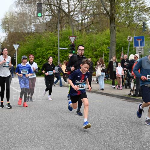 12.04.2026 - 45. Internationalen Wilhelmsburger Insellauf J. Mangold http://msf.ph/oto/9512333 12.04.2026 13:05:45 Ziel 4126, 3782, 3164, 4452, 4775, 5486, 4619, 3316, 4219, 5848, 2922, 3032, 4391, 5323, 4432, 4236, 5677, 4507, 4638, 4010, 4011, 5719, 4092, 4819, 5588, 2335, 4819, 5588, 2335, 4897, 2584, 3591, 5859, 4657, 4006, 5218, 4133, 3264, 4091, 3278, 3877, 3943, 3804 meine-sportfotos.de
