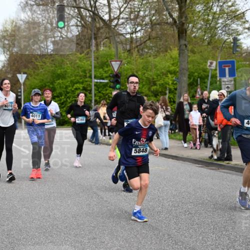12.04.2026 - 45. Internationalen Wilhelmsburger Insellauf J. Mangold http://msf.ph/oto/9512334 12.04.2026 13:05:45 Ziel 4126, 3782, 3164, 4452, 4775, 5486, 4619, 3316, 4219, 5848, 2922, 3032, 4391, 5323, 4432, 4236, 5677, 4507, 4638, 4010, 4011, 5719, 4092, 4819, 5588, 2335, 4819, 5588, 2335, 4897, 2584, 3591, 5859, 4657, 4006, 5218, 4133, 3264, 4091, 3278, 3877, 3943, 3804 meine-sportfotos.de