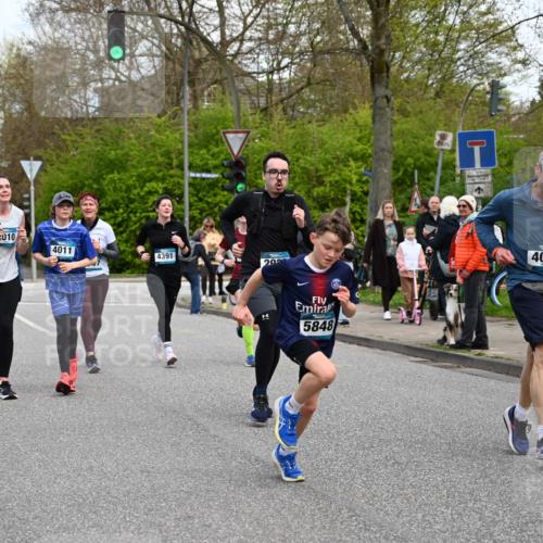 12.04.2026 - 45. Internationalen Wilhelmsburger Insellauf J. Mangold http://msf.ph/oto/9512335 12.04.2026 13:05:45 Ziel 4126, 3782, 3164, 4452, 4775, 5486, 4619, 3316, 4219, 5848, 2922, 3032, 4391, 5323, 4432, 4236, 5677, 4507, 4638, 4010, 4011, 5719, 4092, 4819, 5588, 2335, 4819, 5588, 2335, 4897, 2584, 3591, 5859, 4657, 4006, 5218, 4133, 3264, 4091, 3278, 3877, 3943, 3804 meine-sportfotos.de