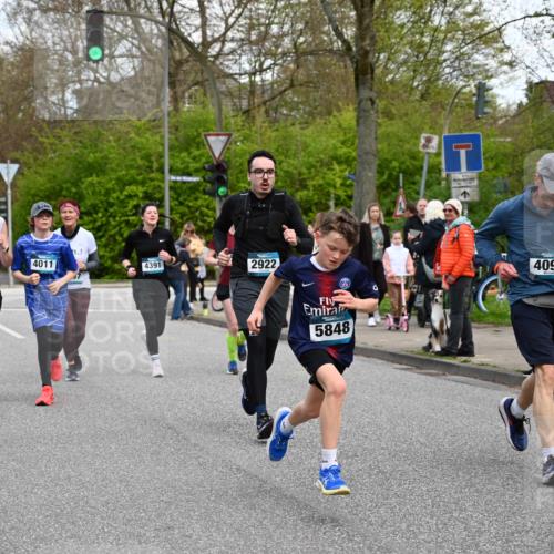 12.04.2026 - 45. Internationalen Wilhelmsburger Insellauf J. Mangold http://msf.ph/oto/9512336 12.04.2026 13:05:45 Ziel 4126, 3782, 3164, 4452, 4775, 5486, 4619, 3316, 4219, 5848, 2922, 3032, 4391, 5323, 4432, 4236, 5677, 4507, 4638, 4010, 4011, 5719, 4092, 4819, 5588, 2335, 4819, 5588, 2335, 4897, 2584, 3591, 5859, 4657, 4006, 5218, 4133, 3264, 4091, 3278, 3877, 3943, 3804 meine-sportfotos.de