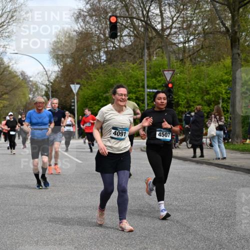 12.04.2026 - 45. Internationalen Wilhelmsburger Insellauf J. Mangold http://msf.ph/oto/9512385 12.04.2026 13:05:56 Ziel 5848, 2922, 3032, 4391, 5323, 4432, 4236, 5677, 4507, 4638, 4010, 4011, 5719, 4092, 4092, 4819, 5588, 2335, 4897, 2584, 3591, 5859, 4657, 4006, 5218, 4133, 3264, 4091, 3278, 3877, 3943, 3804, 3943, 3804, 3270, 2008, 3611, 5210, 4234, 4705, 4745, 3869, 3866, 2536, 4510, 4078, 4641, 4821, 4408, 3862, 4248 meine-sportfotos.de