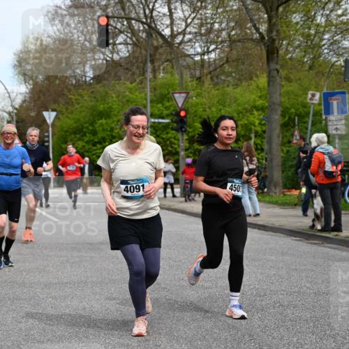 12.04.2026 - 45. Internationalen Wilhelmsburger Insellauf J. Mangold http://msf.ph/oto/9512387 12.04.2026 13:05:56 Ziel 5848, 2922, 3032, 4391, 5323, 4432, 4236, 5677, 4507, 4638, 4010, 4011, 5719, 4092, 4092, 4819, 5588, 2335, 4897, 2584, 3591, 5859, 4657, 4006, 5218, 4133, 3264, 4091, 3278, 3877, 3943, 3804, 3943, 3804, 3270, 2008, 3611, 5210, 4234, 4705, 4745, 3869, 3866, 2536, 4510, 4078, 4641, 4821, 4408, 3862, 4248 meine-sportfotos.de