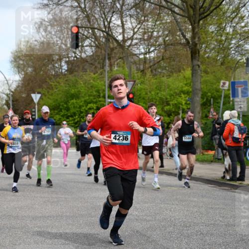 12.04.2026 - 45. Internationalen Wilhelmsburger Insellauf J. Mangold http://msf.ph/oto/9512408 12.04.2026 13:06:01 Ziel 2922, 3032, 4391, 5323, 4432, 4236, 5677, 4507, 4638, 4010, 4011, 5719, 4092, 4819, 5588, 2335, 4897, 2584, 3591, 5859, 4657, 4006, 5218, 4133, 3264, 4091, 3278, 3877, 3943, 3804, 3270, 2008, 3611, 5210, 5210, 4234, 4705, 4745, 3869, 3866, 2536, 4510, 4078, 4641, 4821, 4408, 3862, 4248, 4044, 5354 meine-sportfotos.de