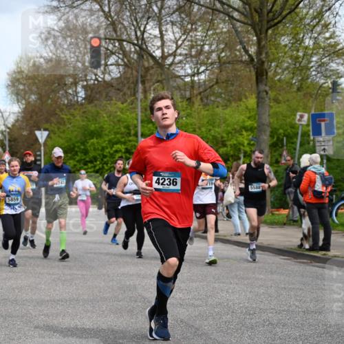 12.04.2026 - 45. Internationalen Wilhelmsburger Insellauf J. Mangold http://msf.ph/oto/9512409 12.04.2026 13:06:01 Ziel 2922, 3032, 4391, 5323, 4432, 4236, 5677, 4507, 4638, 4010, 4011, 5719, 4092, 4819, 5588, 2335, 4897, 2584, 3591, 5859, 4657, 4006, 5218, 4133, 3264, 4091, 3278, 3877, 3943, 3804, 3270, 2008, 3611, 5210, 5210, 4234, 4705, 4745, 3869, 3866, 2536, 4510, 4078, 4641, 4821, 4408, 3862, 4248, 4044, 5354 meine-sportfotos.de