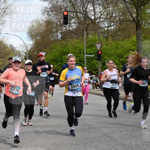 12.04.2026 - 45. Internationalen Wilhelmsburger Insellauf J. Mangold http://msf.ph/oto/9512427 12.04.2026 13:06:03 Ziel 2922, 3032, 4391, 5323, 4432, 4236, 5677, 4507, 4638, 4010, 4011, 5719, 4092, 4819, 5588, 2335, 4897, 2584, 3591, 5859, 4657, 4006, 5218, 4133, 3264, 4091, 3278, 3877, 3943, 3804, 3270, 2008, 3611, 5210, 4234, 4705, 4745, 3869, 3866, 2536, 4510, 4078, 4641, 4821, 4408, 3862, 4248, 4044, 5354, 5587, 4122 meine-sportfotos.de