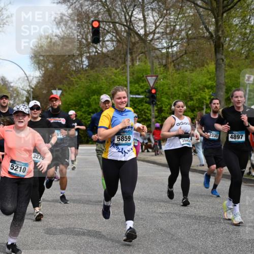 12.04.2026 - 45. Internationalen Wilhelmsburger Insellauf J. Mangold http://msf.ph/oto/9512429 12.04.2026 13:06:03 Ziel 2922, 3032, 4391, 5323, 4432, 4236, 5677, 4507, 4638, 4010, 4011, 5719, 4092, 4819, 5588, 2335, 4897, 2584, 3591, 5859, 4657, 4006, 5218, 4133, 3264, 4091, 3278, 3877, 3943, 3804, 3270, 2008, 3611, 5210, 4234, 4705, 4745, 3869, 3866, 2536, 4510, 4078, 4641, 4821, 4408, 3862, 4248, 4044, 5354, 5587, 4122 meine-sportfotos.de