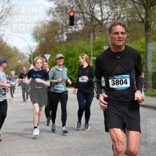 12.04.2026 - 45. Internationalen Wilhelmsburger Insellauf J. Mangold http://msf.ph/oto/9512479 12.04.2026 13:06:09 Ziel 3032, 4391, 5323, 4432, 4236, 5677, 4507, 4638, 4010, 4011, 5719, 4092, 4819, 5588, 2335, 4897, 2584, 3591, 5859, 4657, 4006, 5218, 4133, 3264, 4091, 3278, 3877, 3943, 3804, 3270, 2008, 3611, 5210, 4234, 4705, 4745, 3869, 3866, 2536, 4510, 4078, 4641, 4821, 4408, 3862, 4248, 4044, 5354, 5587, 4122, 5665, 4280, 5132, 5203, 4496, 2804, 4479, 4114 meine-sportfotos.de