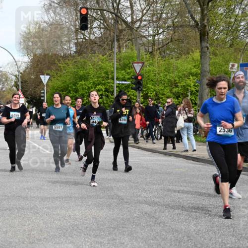 12.04.2026 - 45. Internationalen Wilhelmsburger Insellauf J. Mangold http://msf.ph/oto/9512518 12.04.2026 13:06:19 Ziel 4507, 4638, 4010, 4011, 5719, 4092, 4819, 5588, 2335, 4897, 2584, 3591, 5859, 4657, 4006, 5218, 4133, 3264, 4091, 3278, 3877, 3943, 3804, 3270, 2008, 3611, 5210, 4234, 4705, 4745, 3869, 3866, 2536, 4510, 4078, 4641, 4821, 4510, 4078, 4641, 4821, 4408, 3862, 4248, 4044, 5354, 5587, 4122, 5665, 4280, 5132, 5203, 4496, 2804, 4479, 4114, 4173, 4729, 4273, 3292 meine-sportfotos.de