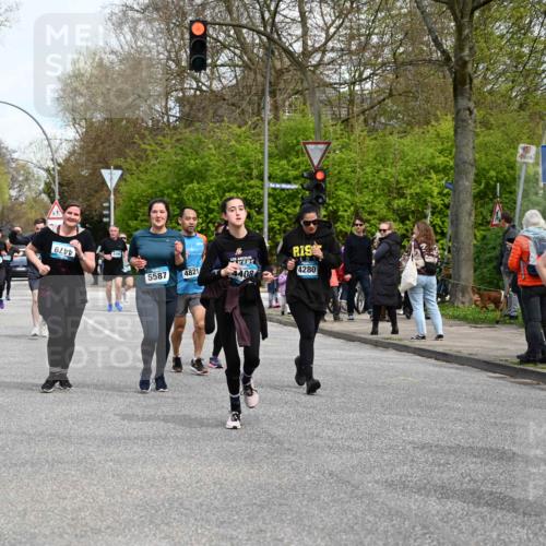 12.04.2026 - 45. Internationalen Wilhelmsburger Insellauf J. Mangold http://msf.ph/oto/9512523 12.04.2026 13:06:20 Ziel 4010, 4011, 5719, 4092, 4819, 5588, 2335, 4897, 2584, 3591, 5859, 4657, 4006, 5218, 4133, 3264, 4091, 3278, 3877, 3943, 3804, 3270, 2008, 3611, 5210, 4234, 4705, 4745, 3869, 3866, 2536, 4510, 4078, 4641, 4821, 4408, 3862, 4248, 4408, 3862, 4248, 4044, 5354, 5587, 4122, 5665, 4280, 5132, 5203, 4496, 2804, 4479, 4114, 4173, 4729, 4273, 3292, 5510 meine-sportfotos.de