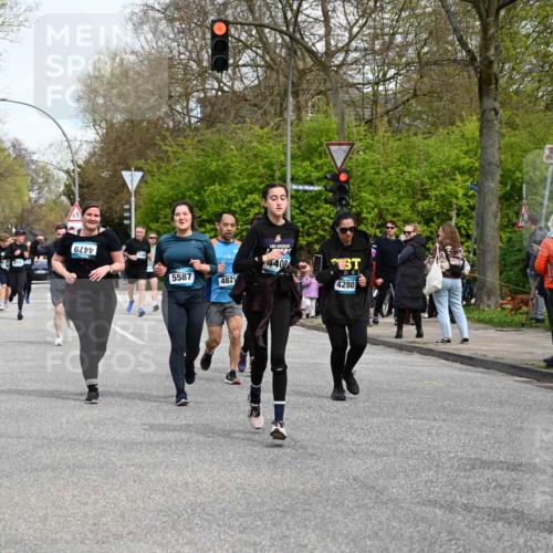 12.04.2026 - 45. Internationalen Wilhelmsburger Insellauf J. Mangold http://msf.ph/oto/9512525 12.04.2026 13:06:20 Ziel 4010, 4011, 5719, 4092, 4819, 5588, 2335, 4897, 2584, 3591, 5859, 4657, 4006, 5218, 4133, 3264, 4091, 3278, 3877, 3943, 3804, 3270, 2008, 3611, 5210, 4234, 4705, 4745, 3869, 3866, 2536, 4510, 4078, 4641, 4821, 4408, 3862, 4248, 4408, 3862, 4248, 4044, 5354, 5587, 4122, 5665, 4280, 5132, 5203, 4496, 2804, 4479, 4114, 4173, 4729, 4273, 3292, 5510 meine-sportfotos.de