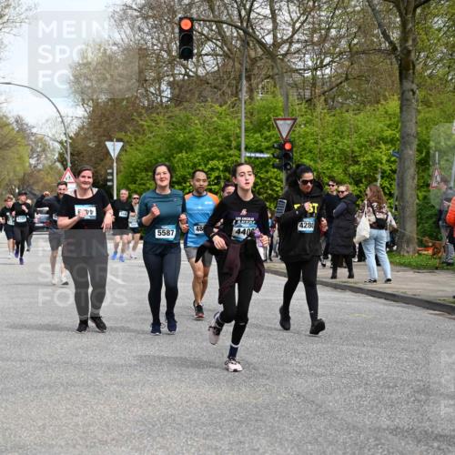 12.04.2026 - 45. Internationalen Wilhelmsburger Insellauf J. Mangold http://msf.ph/oto/9512527 12.04.2026 13:06:20 Ziel 4010, 4011, 5719, 4092, 4819, 5588, 2335, 4897, 2584, 3591, 5859, 4657, 4006, 5218, 4133, 3264, 4091, 3278, 3877, 3943, 3804, 3270, 2008, 3611, 5210, 4234, 4705, 4745, 3869, 3866, 2536, 4510, 4078, 4641, 4821, 4408, 3862, 4248, 4408, 3862, 4248, 4044, 5354, 5587, 4122, 5665, 4280, 5132, 5203, 4496, 2804, 4479, 4114, 4173, 4729, 4273, 3292, 5510 meine-sportfotos.de