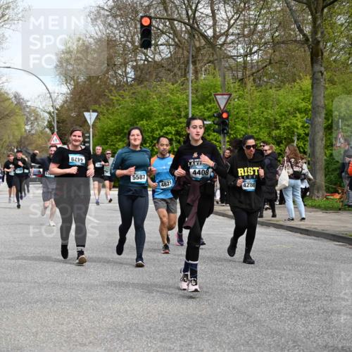 12.04.2026 - 45. Internationalen Wilhelmsburger Insellauf J. Mangold http://msf.ph/oto/9512529 12.04.2026 13:06:20 Ziel 4010, 4011, 5719, 4092, 4819, 5588, 2335, 4897, 2584, 3591, 5859, 4657, 4006, 5218, 4133, 3264, 4091, 3278, 3877, 3943, 3804, 3270, 2008, 3611, 5210, 4234, 4705, 4745, 3869, 3866, 2536, 4510, 4078, 4641, 4821, 4408, 3862, 4248, 4408, 3862, 4248, 4044, 5354, 5587, 4122, 5665, 4280, 5132, 5203, 4496, 2804, 4479, 4114, 4173, 4729, 4273, 3292, 5510 meine-sportfotos.de