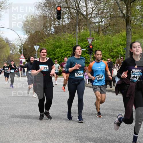 12.04.2026 - 45. Internationalen Wilhelmsburger Insellauf J. Mangold http://msf.ph/oto/9512537 12.04.2026 13:06:21 Ziel 4092, 4819, 5588, 2335, 4897, 2584, 3591, 5859, 4657, 4006, 5218, 4133, 3264, 4091, 3278, 3877, 3943, 3804, 3270, 2008, 3611, 5210, 4234, 4705, 4745, 3869, 3866, 2536, 4510, 4078, 4641, 4821, 4408, 3862, 4248, 4044, 5354, 5587, 4122, 5665, 4280, 5132, 5203, 4496, 2804, 4479, 4114, 4114, 4173, 4729, 4273, 3292, 5510, 4885 meine-sportfotos.de