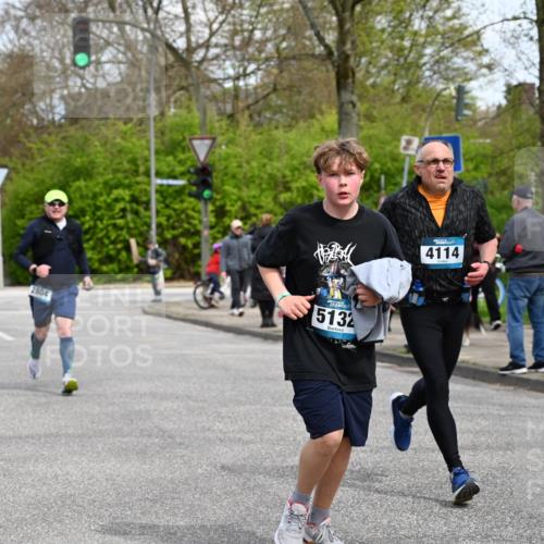 12.04.2026 - 45. Internationalen Wilhelmsburger Insellauf J. Mangold http://msf.ph/oto/9512604 12.04.2026 13:06:31 Ziel 4091, 3278, 3877, 3943, 3804, 3270, 2008, 3611, 5210, 4234, 4705, 4745, 3869, 3866, 2536, 4510, 4078, 4641, 4821, 4408, 3862, 4248, 4044, 5354, 5587, 4122, 5665, 4280, 5132, 5203, 4496, 2804, 4479, 4114, 4173, 4729, 4273, 3292, 5510, 4885, 4514, 4138, 4764, 4665, 5713, 5194 meine-sportfotos.de