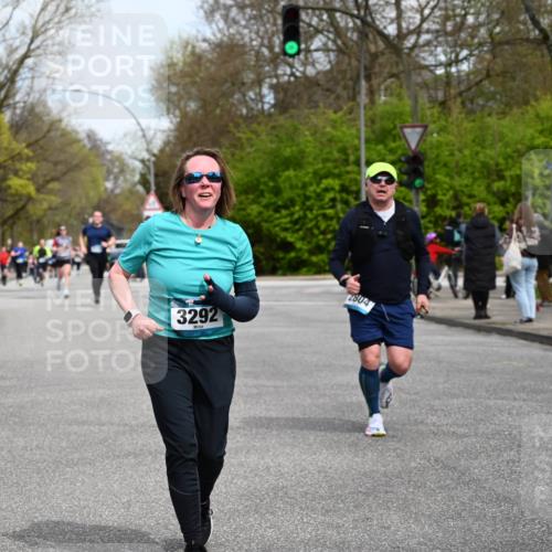 12.04.2026 - 45. Internationalen Wilhelmsburger Insellauf J. Mangold http://msf.ph/oto/9512611 12.04.2026 13:06:32 Ziel 3943, 3804, 3270, 2008, 3611, 5210, 4234, 4705, 4745, 3869, 3866, 2536, 4510, 4078, 4641, 4821, 4408, 3862, 4248, 4044, 5354, 5587, 4122, 5665, 4280, 5132, 5203, 4496, 2804, 4479, 4114, 4173, 4729, 4273, 3292, 5510, 5510, 4885, 4514, 4138, 4764, 4665, 5713, 5194 meine-sportfotos.de