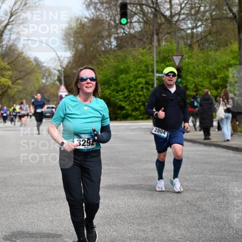12.04.2026 - 45. Internationalen Wilhelmsburger Insellauf J. Mangold http://msf.ph/oto/9512612 12.04.2026 13:06:32 Ziel 3943, 3804, 3270, 2008, 3611, 5210, 4234, 4705, 4745, 3869, 3866, 2536, 4510, 4078, 4641, 4821, 4408, 3862, 4248, 4044, 5354, 5587, 4122, 5665, 4280, 5132, 5203, 4496, 2804, 4479, 4114, 4173, 4729, 4273, 3292, 5510, 5510, 4885, 4514, 4138, 4764, 4665, 5713, 5194 meine-sportfotos.de