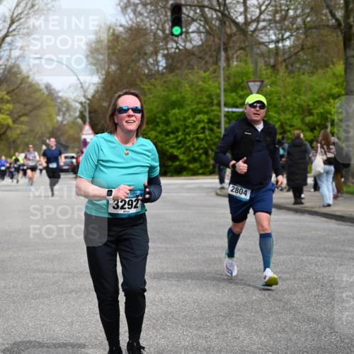 12.04.2026 - 45. Internationalen Wilhelmsburger Insellauf J. Mangold http://msf.ph/oto/9512613 12.04.2026 13:06:33 Ziel 3943, 3804, 3270, 2008, 3611, 5210, 4234, 4705, 4745, 3869, 3866, 2536, 4510, 4078, 4641, 4821, 4408, 3862, 4248, 4044, 5354, 5587, 4122, 5665, 4280, 5132, 5203, 4496, 2804, 4479, 4114, 4114, 4173, 4729, 4273, 3292, 5510, 4885, 4885, 4514, 4138, 4764, 4665, 5713, 5194 meine-sportfotos.de
