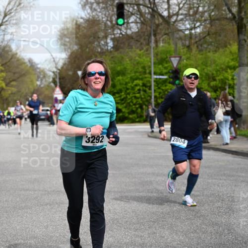 12.04.2026 - 45. Internationalen Wilhelmsburger Insellauf J. Mangold http://msf.ph/oto/9512615 12.04.2026 13:06:33 Ziel 3943, 3804, 3270, 2008, 3611, 5210, 4234, 4705, 4745, 3869, 3866, 2536, 4510, 4078, 4641, 4821, 4408, 3862, 4248, 4044, 5354, 5587, 4122, 5665, 4280, 5132, 5203, 4496, 2804, 4479, 4114, 4114, 4173, 4729, 4273, 3292, 5510, 4885, 4885, 4514, 4138, 4764, 4665, 5713, 5194 meine-sportfotos.de