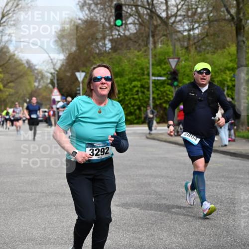 12.04.2026 - 45. Internationalen Wilhelmsburger Insellauf J. Mangold http://msf.ph/oto/9512617 12.04.2026 13:06:33 Ziel 3943, 3804, 3270, 2008, 3611, 5210, 4234, 4705, 4745, 3869, 3866, 2536, 4510, 4078, 4641, 4821, 4408, 3862, 4248, 4044, 5354, 5587, 4122, 5665, 4280, 5132, 5203, 4496, 2804, 4479, 4114, 4114, 4173, 4729, 4273, 3292, 5510, 4885, 4885, 4514, 4138, 4764, 4665, 5713, 5194 meine-sportfotos.de