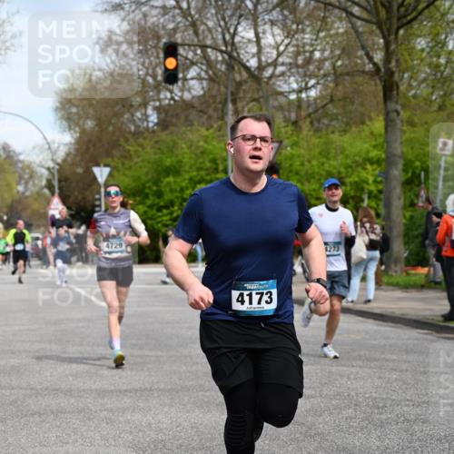 12.04.2026 - 45. Internationalen Wilhelmsburger Insellauf J. Mangold http://msf.ph/oto/9512637 12.04.2026 13:06:39 Ziel 4234, 4705, 4745, 3869, 3866, 2536, 4510, 4078, 4641, 4821, 4408, 3862, 4248, 4044, 5354, 5587, 4122, 5665, 4280, 5132, 5203, 4496, 2804, 4479, 4114, 4173, 4729, 4273, 3292, 5510, 4885, 4514, 4138, 4764, 4665, 5713, 5194, 5069, 5076, 4723, 4724, 2943, 4722, 5202, 4094, 3672, 5497, 5499, 5461 meine-sportfotos.de
