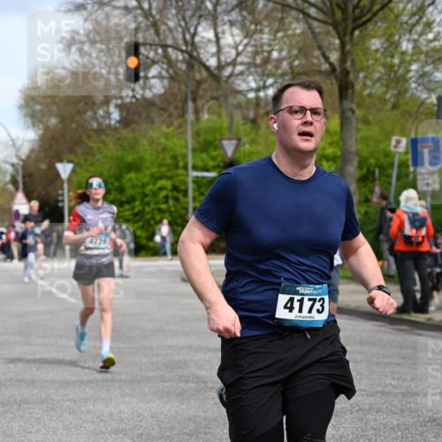 12.04.2026 - 45. Internationalen Wilhelmsburger Insellauf J. Mangold http://msf.ph/oto/9512641 12.04.2026 13:06:40 Ziel 4234, 4705, 4745, 3869, 3866, 2536, 4510, 4078, 4641, 4821, 4408, 3862, 4248, 4044, 5354, 5587, 4122, 5665, 4280, 5132, 5203, 4496, 2804, 4479, 4114, 4173, 4729, 4273, 3292, 5510, 4885, 4514, 4138, 4138, 4764, 4665, 5713, 5194, 5069, 5076, 4723, 4724, 2943, 4722, 5202, 4094, 3672, 5497, 5499, 5461 meine-sportfotos.de
