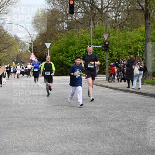 12.04.2026 - 45. Internationalen Wilhelmsburger Insellauf J. Mangold http://msf.ph/oto/9512661 12.04.2026 13:06:45 Ziel 4408, 3862, 4248, 4044, 5354, 5587, 4122, 5665, 4280, 5132, 5203, 4496, 2804, 4479, 4114, 4173, 4729, 4273, 3292, 5510, 4885, 4885, 4514, 4138, 4764, 4665, 5713, 5194, 5069, 5076, 4723, 4724, 2943, 4722, 5202, 4094, 3672, 5497, 5499, 5461, 3242, 5078 meine-sportfotos.de