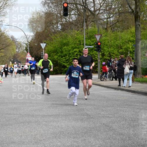 12.04.2026 - 45. Internationalen Wilhelmsburger Insellauf J. Mangold http://msf.ph/oto/9512663 12.04.2026 13:06:45 Ziel 4408, 3862, 4248, 4044, 5354, 5587, 4122, 5665, 4280, 5132, 5203, 4496, 2804, 4479, 4114, 4173, 4729, 4273, 3292, 5510, 4885, 4885, 4514, 4138, 4764, 4665, 5713, 5194, 5069, 5076, 4723, 4724, 2943, 4722, 5202, 4094, 3672, 5497, 5499, 5461, 3242, 5078 meine-sportfotos.de