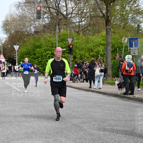 12.04.2026 - 45. Internationalen Wilhelmsburger Insellauf J. Mangold http://msf.ph/oto/9512685 12.04.2026 13:06:48 Ziel 5587, 4122, 5665, 4280, 5132, 5203, 4496, 2804, 4479, 4114, 4173, 4729, 4273, 3292, 5510, 4885, 4514, 4138, 4764, 4665, 5713, 5194, 5069, 5076, 4723, 4724, 2943, 4722, 5202, 4094, 3672, 5497, 5499, 5461, 3242, 5078, 2925, 5226, 2745, 5028 meine-sportfotos.de