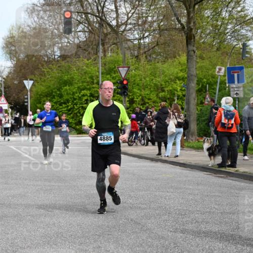 12.04.2026 - 45. Internationalen Wilhelmsburger Insellauf J. Mangold http://msf.ph/oto/9512686 12.04.2026 13:06:48 Ziel 5587, 4122, 5665, 4280, 5132, 5203, 4496, 2804, 4479, 4114, 4173, 4729, 4273, 3292, 5510, 4885, 4514, 4138, 4764, 4665, 5713, 5194, 5069, 5076, 4723, 4724, 2943, 4722, 5202, 4094, 3672, 5497, 5499, 5461, 3242, 5078, 2925, 5226, 2745, 5028 meine-sportfotos.de