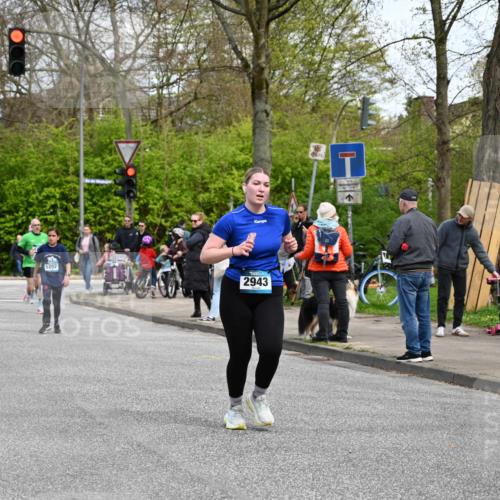 12.04.2026 - 45. Internationalen Wilhelmsburger Insellauf J. Mangold http://msf.ph/oto/9512712 12.04.2026 13:06:51 Ziel 5587, 4122, 5665, 4280, 5132, 5203, 4496, 2804, 4479, 4114, 4173, 4729, 4273, 3292, 5510, 4885, 4514, 4138, 4764, 4665, 5713, 5194, 5069, 5076, 4723, 4724, 2943, 4722, 5202, 4094, 3672, 5497, 5499, 5461, 5461, 3242, 5078, 2925, 5226, 2745, 5028, 5148 meine-sportfotos.de