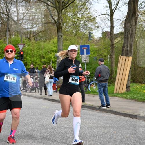 12.04.2026 - 45. Internationalen Wilhelmsburger Insellauf J. Mangold http://msf.ph/oto/9512794 12.04.2026 13:07:04 Ziel 3292, 5510, 4885, 4514, 4138, 4764, 4665, 5713, 5194, 5069, 5076, 4723, 4724, 2943, 4722, 5202, 4094, 3672, 5497, 5499, 5461, 3242, 5078, 2925, 5226, 2745, 5028, 5148, 3641, 5426, 5216, 5431, 5425, 5735, 5401, 2728, 2478, 2477 meine-sportfotos.de