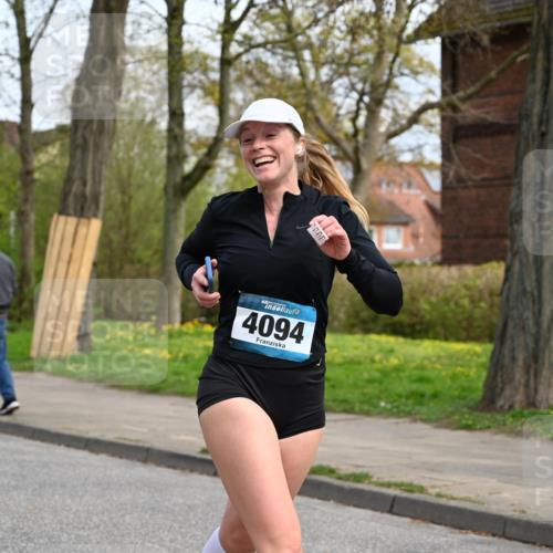 12.04.2026 - 45. Internationalen Wilhelmsburger Insellauf J. Mangold http://msf.ph/oto/9512806 12.04.2026 13:07:05 Ziel 3292, 5510, 4885, 4514, 4138, 4764, 4665, 5713, 5194, 5069, 5076, 4723, 4724, 2943, 4722, 5202, 4094, 3672, 5497, 5499, 5461, 3242, 5078, 2925, 5226, 2745, 5028, 5148, 3641, 3641, 5426, 5216, 5431, 5425, 5735, 5401, 2728, 2478, 2477 meine-sportfotos.de