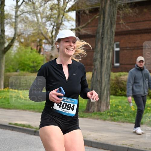 12.04.2026 - 45. Internationalen Wilhelmsburger Insellauf J. Mangold http://msf.ph/oto/9512808 12.04.2026 13:07:05 Ziel 3292, 5510, 4885, 4514, 4138, 4764, 4665, 5713, 5194, 5069, 5076, 4723, 4724, 2943, 4722, 5202, 4094, 3672, 5497, 5499, 5461, 3242, 5078, 2925, 5226, 2745, 5028, 5148, 3641, 3641, 5426, 5216, 5431, 5425, 5735, 5401, 2728, 2478, 2477 meine-sportfotos.de