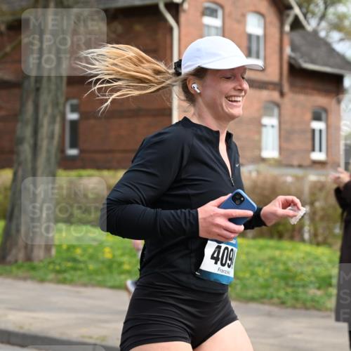12.04.2026 - 45. Internationalen Wilhelmsburger Insellauf J. Mangold http://msf.ph/oto/9512812 12.04.2026 13:07:05 Ziel 3292, 5510, 4885, 4514, 4138, 4764, 4665, 5713, 5194, 5069, 5076, 4723, 4724, 2943, 4722, 5202, 4094, 3672, 5497, 5499, 5461, 3242, 5078, 2925, 5226, 2745, 5028, 5148, 3641, 3641, 5426, 5216, 5431, 5425, 5735, 5401, 2728, 2478, 2477 meine-sportfotos.de
