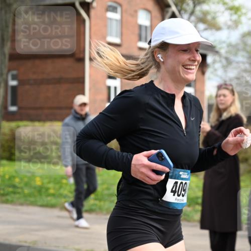 12.04.2026 - 45. Internationalen Wilhelmsburger Insellauf J. Mangold http://msf.ph/oto/9512813 12.04.2026 13:07:05 Ziel 3292, 5510, 4885, 4514, 4138, 4764, 4665, 5713, 5194, 5069, 5076, 4723, 4724, 2943, 4722, 5202, 4094, 3672, 5497, 5499, 5461, 3242, 5078, 2925, 5226, 2745, 5028, 5148, 3641, 3641, 5426, 5216, 5431, 5425, 5735, 5401, 2728, 2478, 2477 meine-sportfotos.de