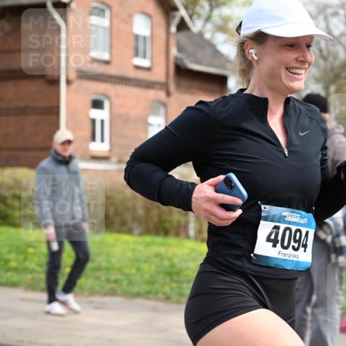 12.04.2026 - 45. Internationalen Wilhelmsburger Insellauf J. Mangold http://msf.ph/oto/9512814 12.04.2026 13:07:05 Ziel 3292, 5510, 4885, 4514, 4138, 4764, 4665, 5713, 5194, 5069, 5076, 4723, 4724, 2943, 4722, 5202, 4094, 3672, 5497, 5499, 5461, 3242, 5078, 2925, 5226, 2745, 5028, 5148, 3641, 3641, 5426, 5216, 5431, 5425, 5735, 5401, 2728, 2478, 2477 meine-sportfotos.de