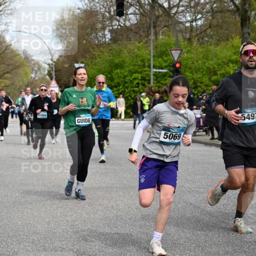 12.04.2026 - 45. Internationalen Wilhelmsburger Insellauf J. Mangold http://msf.ph/oto/9512833 12.04.2026 13:07:09 Ziel 5510, 4885, 4514, 4138, 4764, 4665, 5713, 5194, 5069, 5076, 4723, 4724, 2943, 4722, 5202, 4094, 3672, 5497, 5499, 5461, 3242, 5078, 2925, 5226, 2745, 5028, 5148, 3641, 5426, 5216, 5431, 5425, 5735, 5401, 2728, 2478, 2477, 5564, 4437, 4436, 2421 meine-sportfotos.de