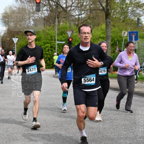 12.04.2026 - 45. Internationalen Wilhelmsburger Insellauf J. Mangold http://msf.ph/oto/9512945 12.04.2026 13:07:29 Ziel 3242, 5078, 2925, 5226, 2745, 5028, 5148, 3641, 5426, 5216, 5431, 5425, 5735, 5401, 2728, 2478, 2477, 5564, 4437, 4436, 2421, 4676, 3868, 4405, 4725, 4416, 3970, 4795, 3120, 5103, 4845, 5320, 5320, 5568, 4161, 5753, 4218, 4199, 5220, 3070, 4736 meine-sportfotos.de