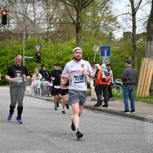 12.04.2026 - 45. Internationalen Wilhelmsburger Insellauf J. Mangold http://msf.ph/oto/9512979 12.04.2026 13:07:35 Ziel 2925, 5226, 2745, 5028, 5148, 3641, 5426, 5216, 5431, 5425, 5735, 5401, 2728, 2478, 2477, 5564, 4437, 4436, 2421, 4676, 3868, 4405, 4725, 4416, 3970, 3970, 4795, 3120, 5103, 4845, 5320, 5568, 4161, 5753, 4218, 4199, 4218, 4199, 5220, 3070, 4736, 4149, 4912, 4300, 3135, 3795 meine-sportfotos.de
