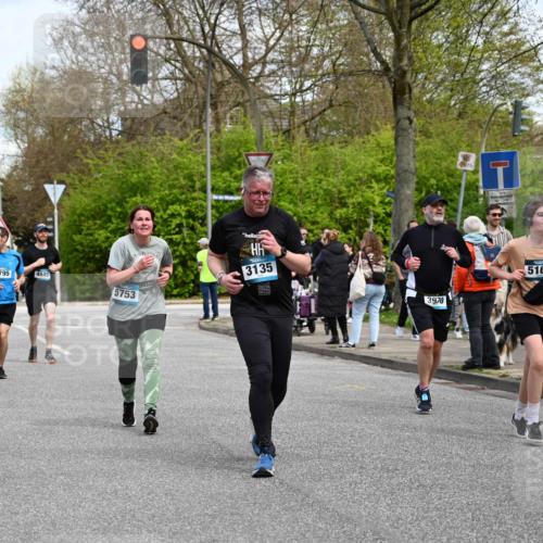 12.04.2026 - 45. Internationalen Wilhelmsburger Insellauf J. Mangold http://msf.ph/oto/9512987 12.04.2026 13:07:36 Ziel 5226, 2745, 5028, 5148, 3641, 5426, 5216, 5431, 5425, 5735, 5401, 2728, 2478, 2477, 5564, 4437, 4436, 2421, 4676, 3868, 4405, 4725, 4416, 3970, 4795, 4795, 3120, 5103, 4845, 5320, 5568, 4161, 5753, 4218, 4199, 5220, 3070, 4736, 4149, 4912, 4300, 3135, 3795 meine-sportfotos.de