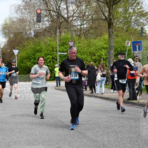 12.04.2026 - 45. Internationalen Wilhelmsburger Insellauf J. Mangold http://msf.ph/oto/9512988 12.04.2026 13:07:36 Ziel 5226, 2745, 5028, 5148, 3641, 5426, 5216, 5431, 5425, 5735, 5401, 2728, 2478, 2477, 5564, 4437, 4436, 2421, 4676, 3868, 4405, 4725, 4416, 3970, 4795, 4795, 3120, 5103, 4845, 5320, 5568, 4161, 5753, 4218, 4199, 5220, 3070, 4736, 4149, 4912, 4300, 3135, 3795 meine-sportfotos.de