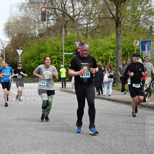 12.04.2026 - 45. Internationalen Wilhelmsburger Insellauf J. Mangold http://msf.ph/oto/9512990 12.04.2026 13:07:36 Ziel 5226, 2745, 5028, 5148, 3641, 5426, 5216, 5431, 5425, 5735, 5401, 2728, 2478, 2477, 5564, 4437, 4436, 2421, 4676, 3868, 4405, 4725, 4416, 3970, 4795, 4795, 3120, 5103, 4845, 5320, 5568, 4161, 5753, 4218, 4199, 5220, 3070, 4736, 4149, 4912, 4300, 3135, 3795 meine-sportfotos.de