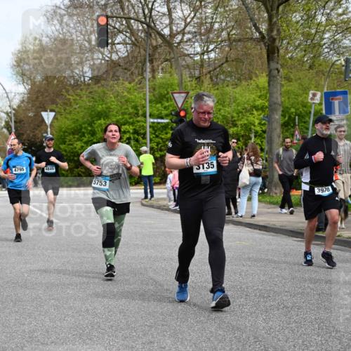 12.04.2026 - 45. Internationalen Wilhelmsburger Insellauf J. Mangold http://msf.ph/oto/9512991 12.04.2026 13:07:36 Ziel 5226, 2745, 5028, 5148, 3641, 5426, 5216, 5431, 5425, 5735, 5401, 2728, 2478, 2477, 5564, 4437, 4436, 2421, 4676, 3868, 4405, 4725, 4416, 3970, 4795, 4795, 3120, 5103, 4845, 5320, 5568, 4161, 5753, 4218, 4199, 5220, 3070, 4736, 4149, 4912, 4300, 3135, 3795 meine-sportfotos.de